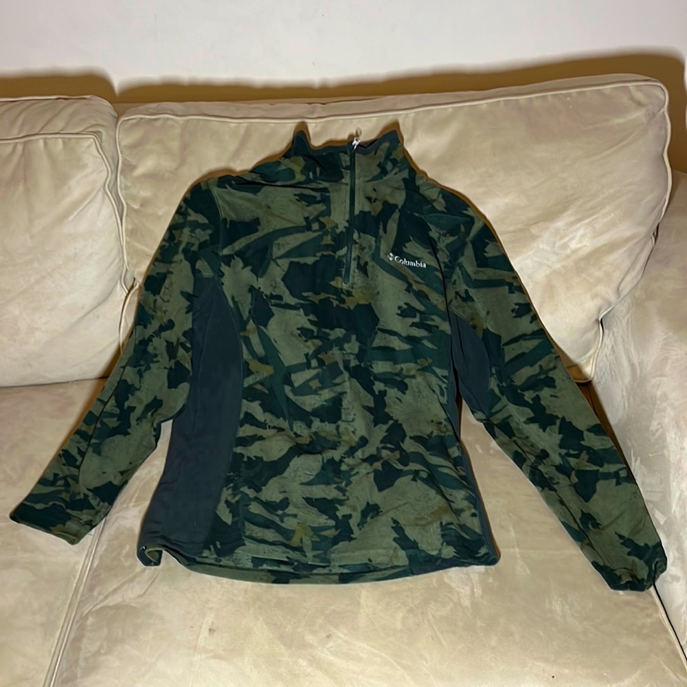 Like New Columbia Camo Quarter Zip Pullover Size Small Lightweight
